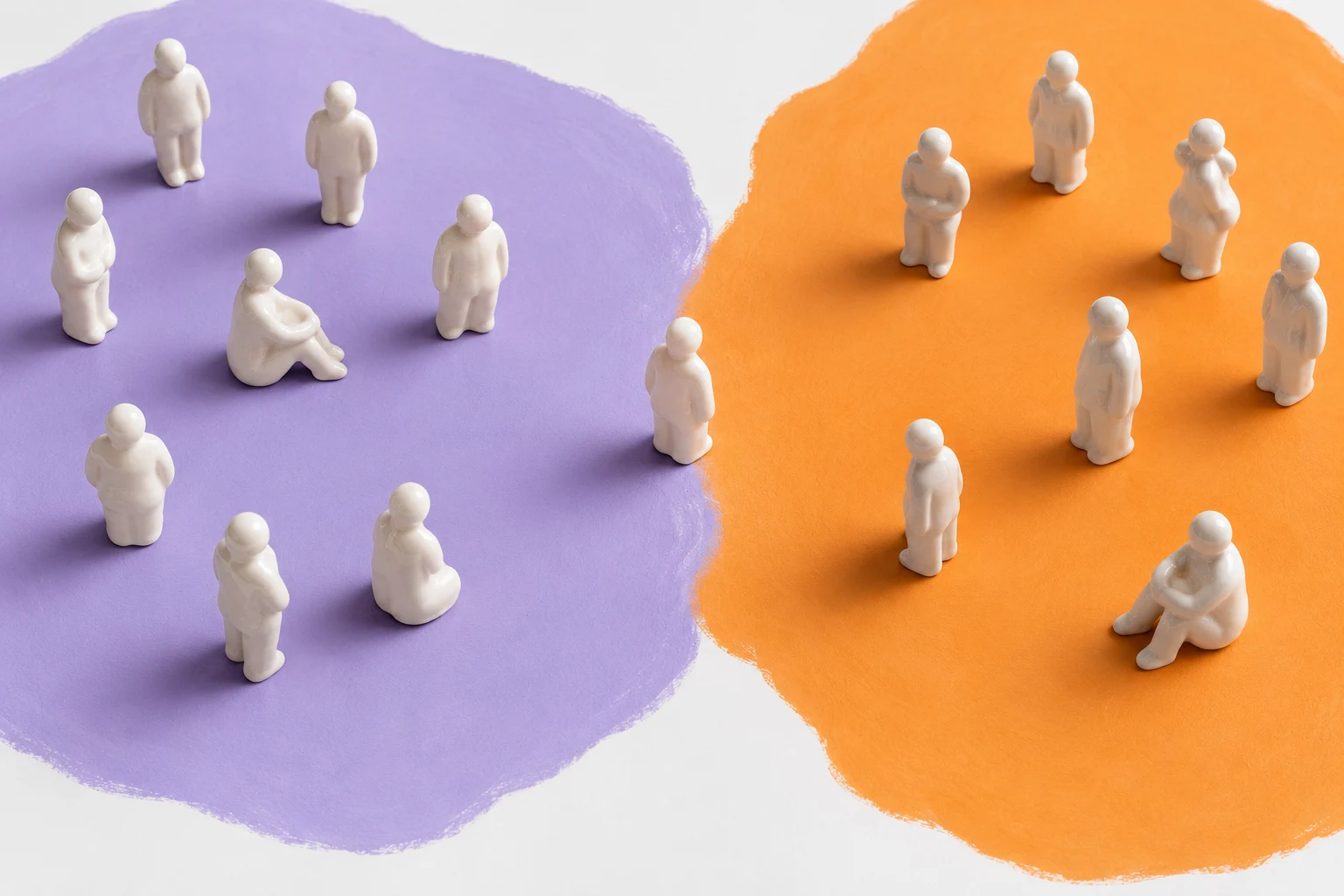 Ceramic figures on coloured areas symbolise population categories; they represent neither EPA data nor the number of people in the example.